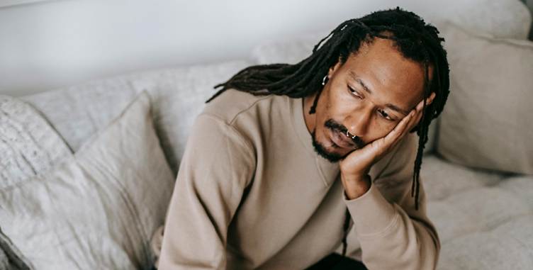 A person with dreadlocks sitting on a couch

AI-generated content may be incorrect.