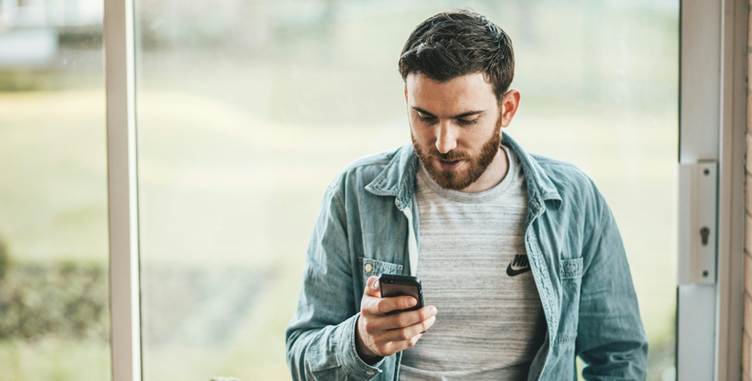 A person looking at his phone

AI-generated content may be incorrect.