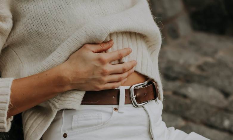 A person holding her stomach

AI-generated content may be incorrect.